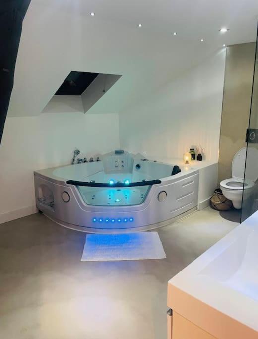 Stanislas Central & Jacuzzi Parking Nancy Exterior foto